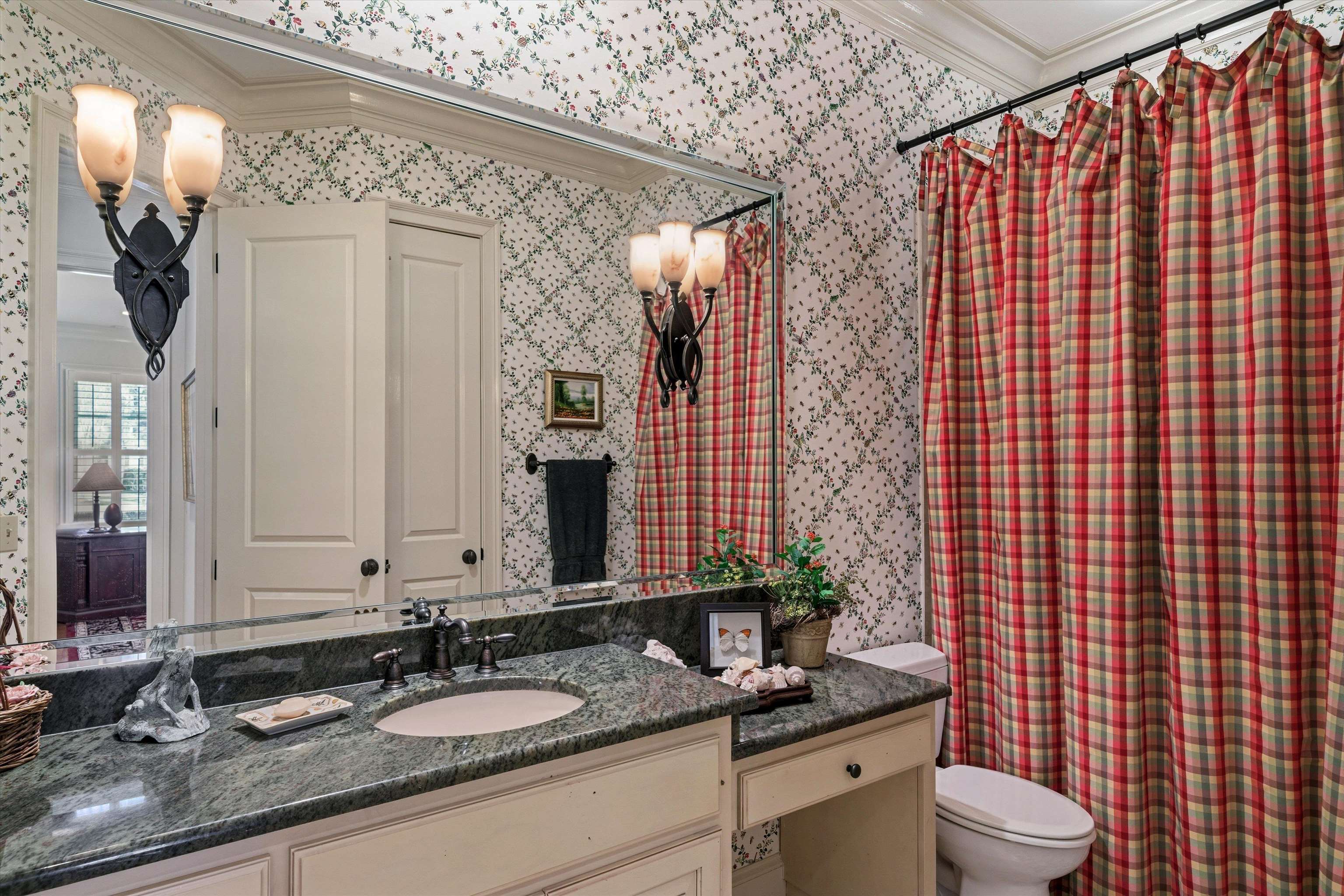 4525 Barfield Road Memphis, TN 38117 - Photo 20 of 40 Adjacent to second bedroom or office downstairs.