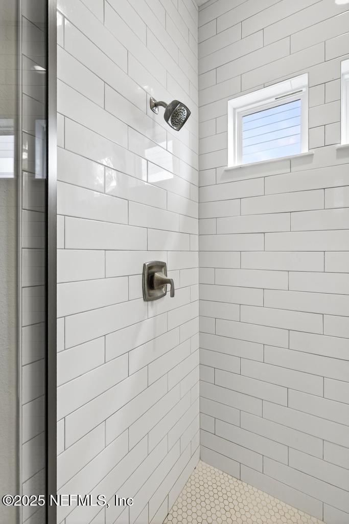 542 Silver Landing Drive St. Augustine, FL 32092 - Photo 32 of 55 a bathroom with a shower