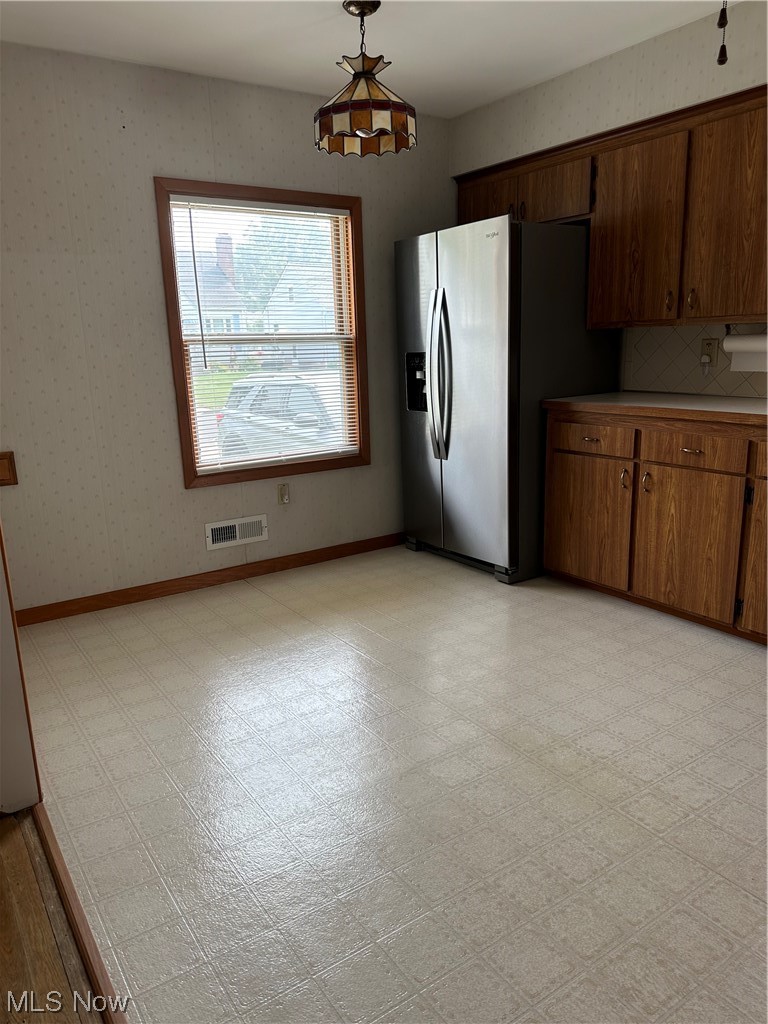 2818 Hearthstone Road Cleveland, OH 44134 - Photo 11 of 34 Eat in Kitchen