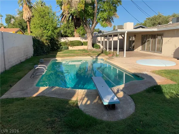 $2,400 | 2901 Burton Avenue, Las Vegas, NV 89102