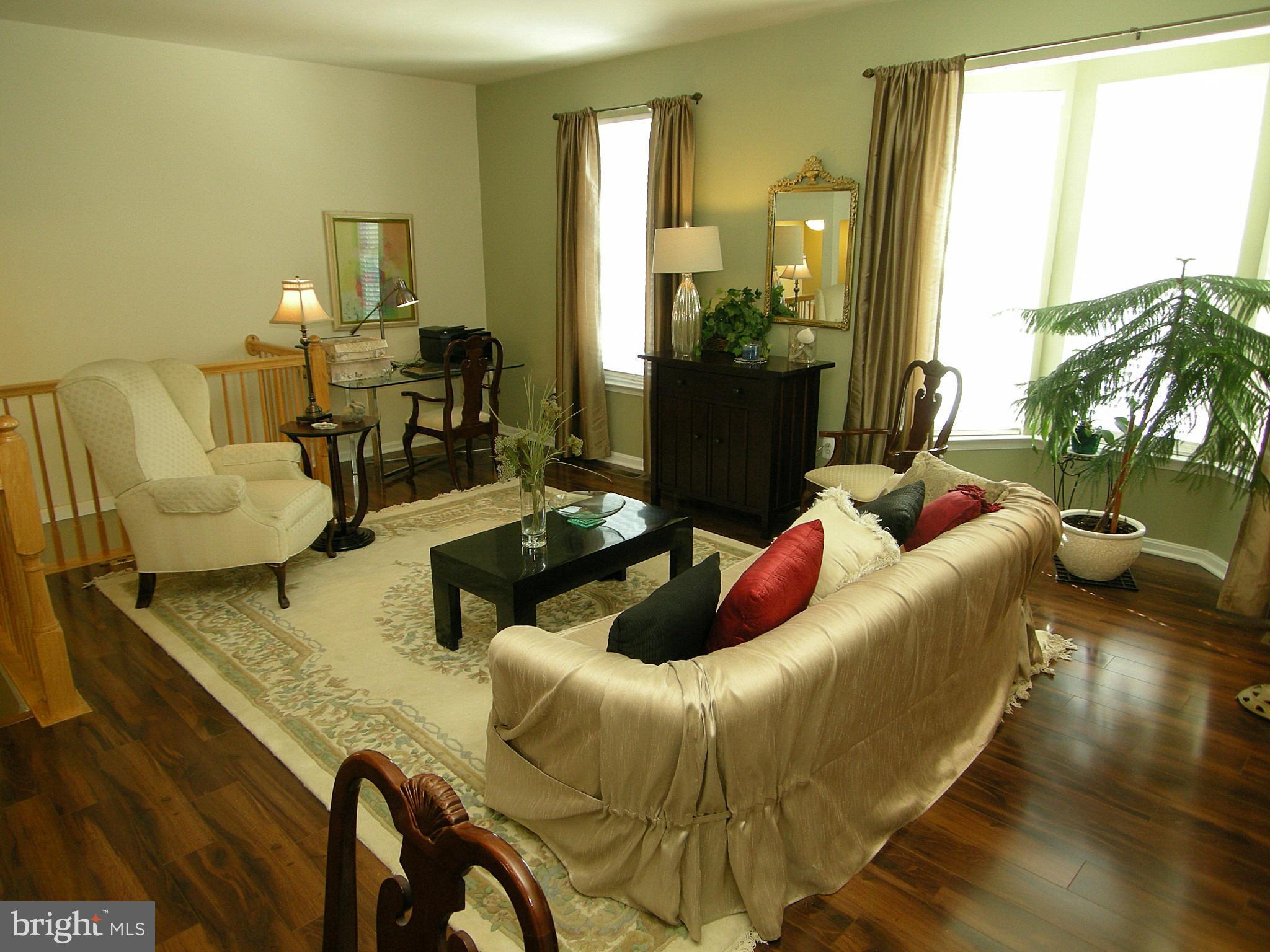 268 Braxton Way, Unit 28268 Edgewater, MD 21037 - Photo 4 of 21 Living Room