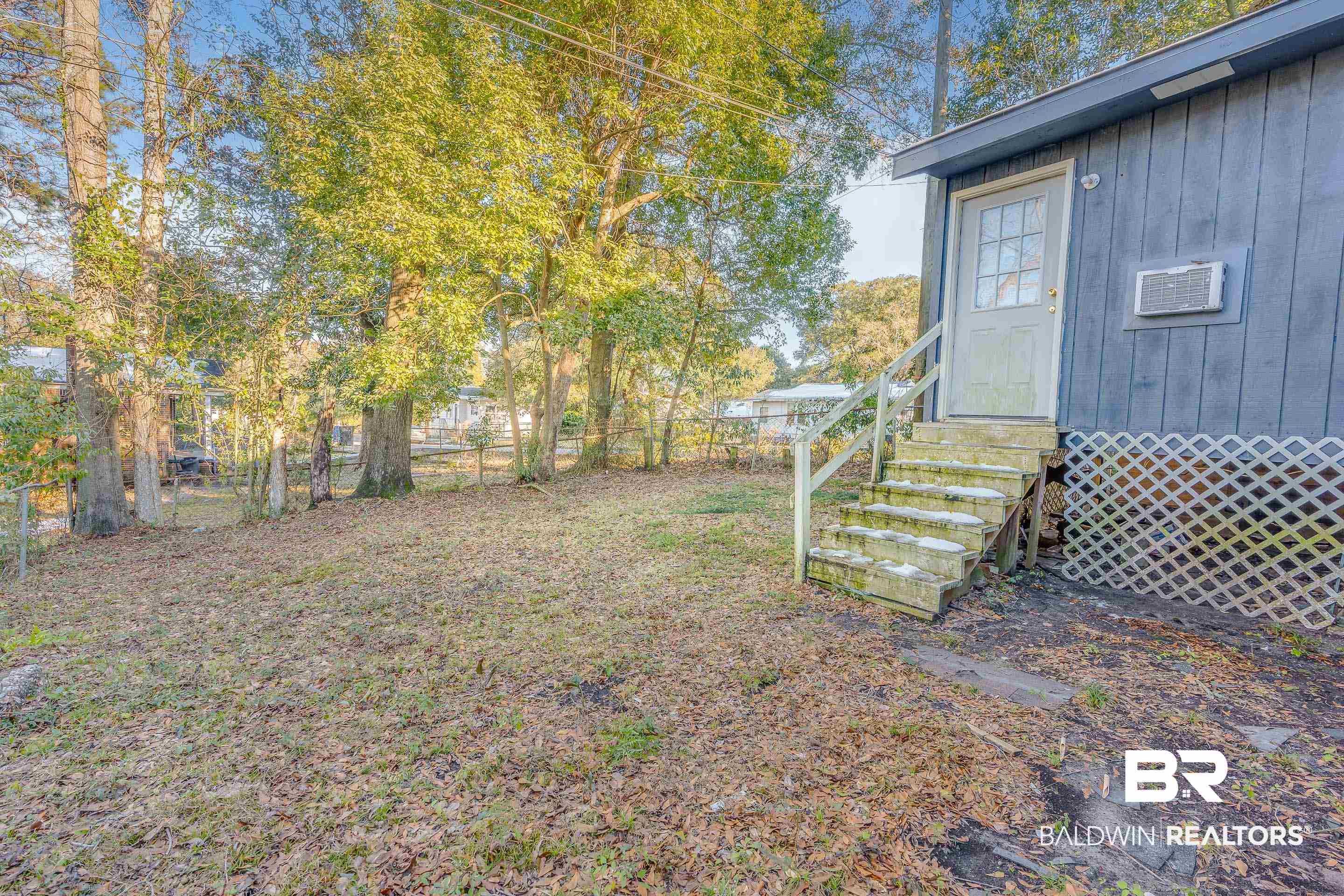 14 Southern Street Mobile, AL 36611 - Photo 20 of 26 View of yard