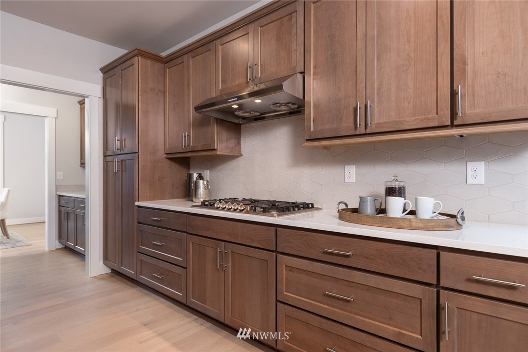 5112 Northeast 5th Place Renton, WA 98059 - Photo 8 of 14