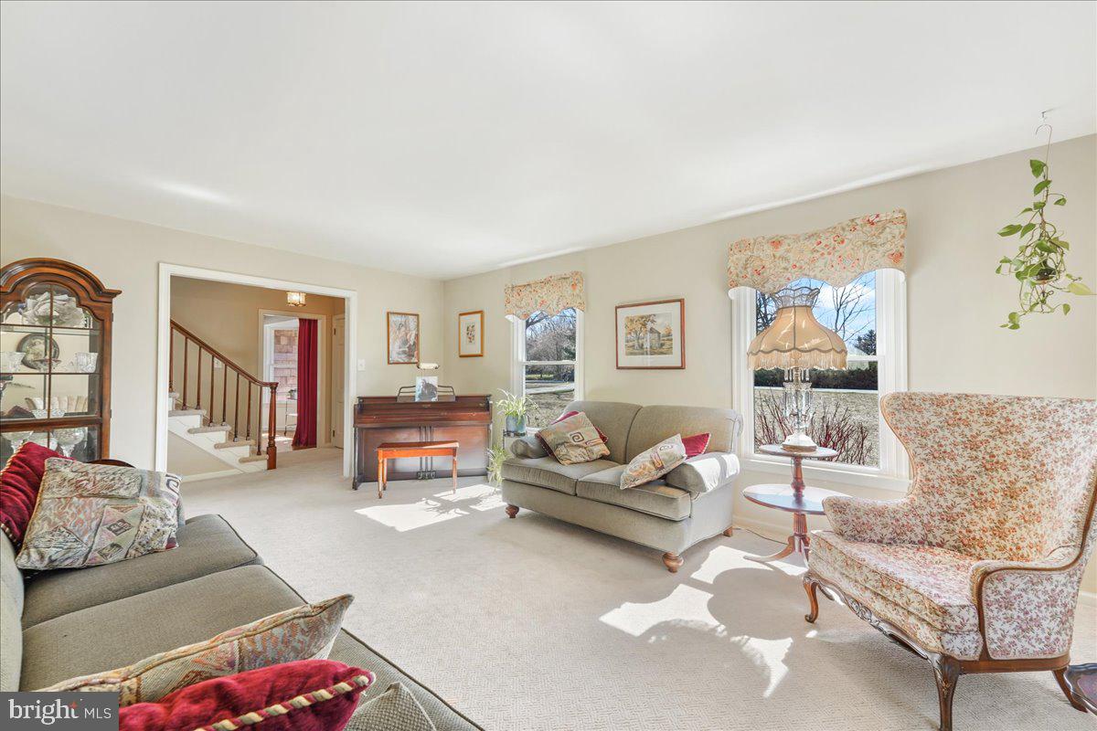 413 Dean Drive Kennett Square, PA 19348 - Photo 4 of 63