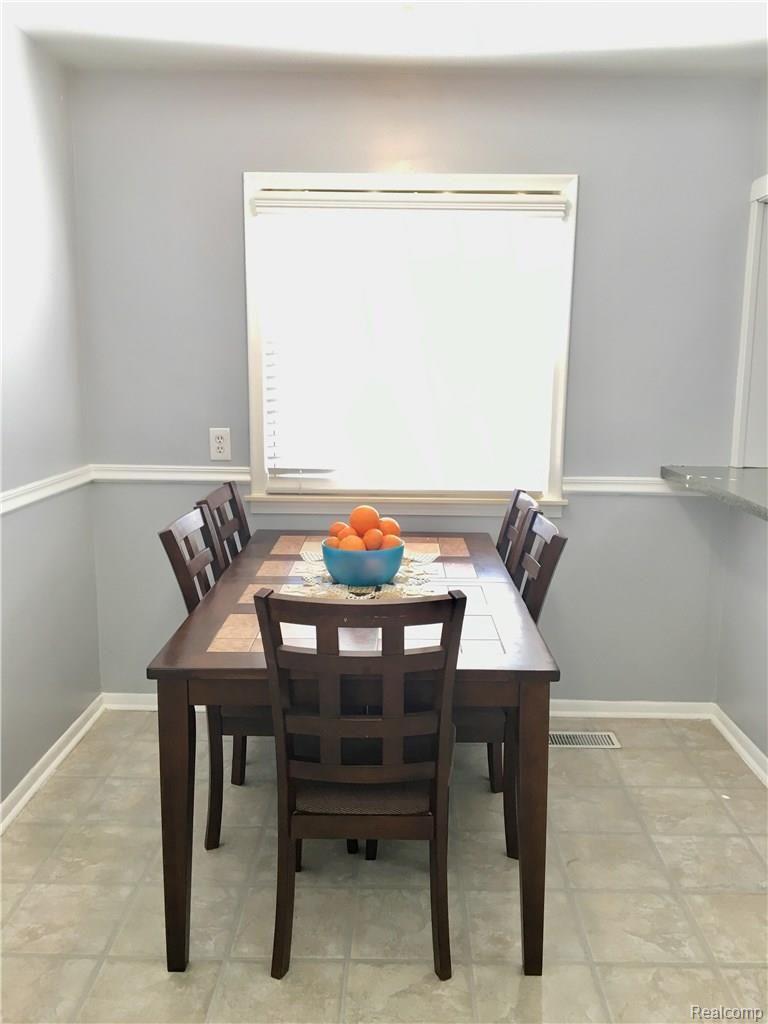 31415 Kelly Road Fraser, MI 48026 - Photo 15 of 31 IMG_E5447.JPG