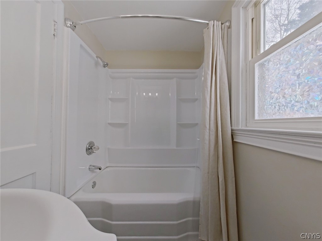 408 Coolidge Road Utica, NY 13502 - Photo 21 of 37