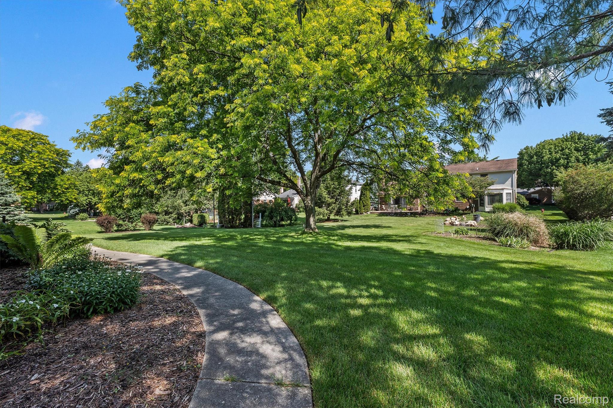 1662 Sumac Drive Rochester, MI 48309 - Photo 33 of 38 33-Sumac-34.jpg