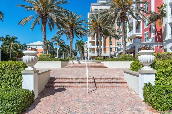 $3,000 | 806 East Windward Way, Unit 301, Lantana, FL 33462