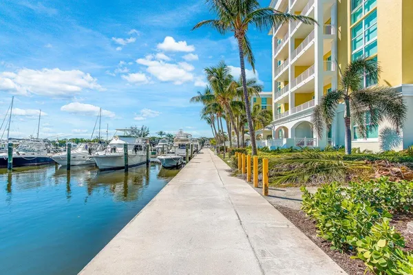 $3,000 | 806 East Windward Way, Unit 301, Lantana, FL 33462