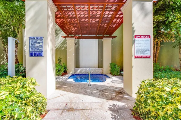 $3,000 | 806 East Windward Way, Unit 301, Lantana, FL 33462