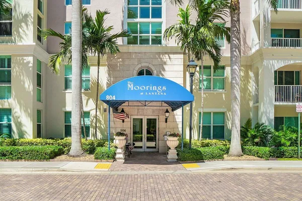 $3,000 | 806 East Windward Way, Unit 301, Lantana, FL 33462