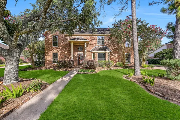 $629,000 | 513 Meadow Bend Drive, Friendswood, TX 77546