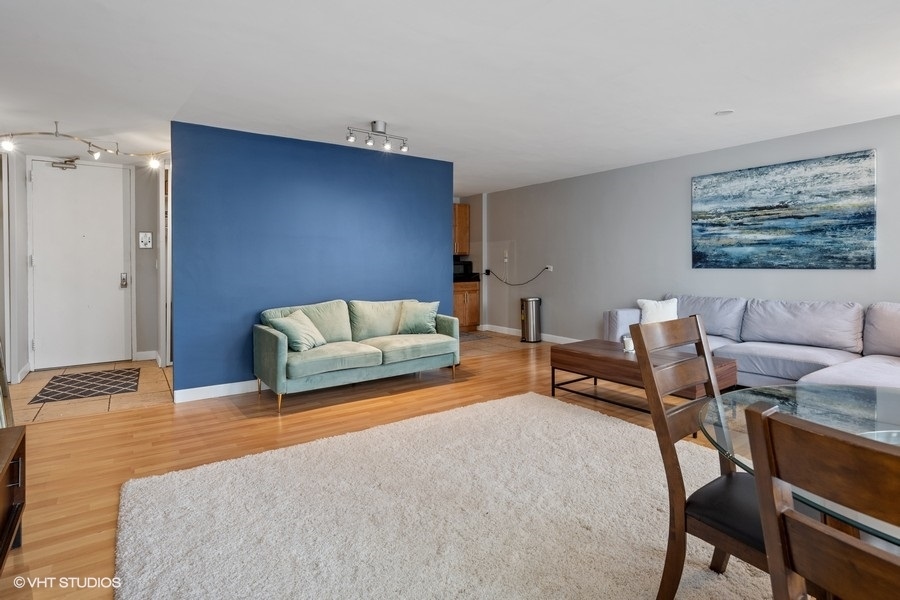 5701 North Sheridan Road, Unit 20H Chicago, IL 60660 - Photo 4 of 14