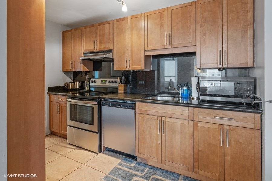5701 North Sheridan Road, Unit 20H Chicago, IL 60660 - Photo 5 of 14