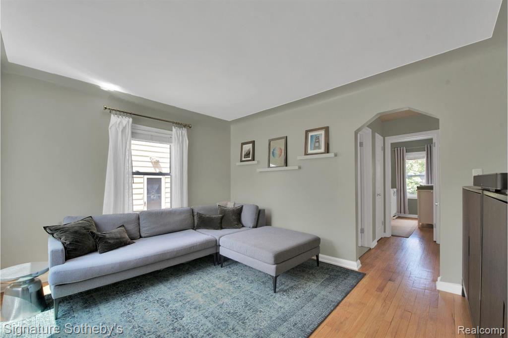 2360 Cambridge Road Berkley, MI 48072 - Photo 5 of 28