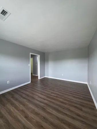 $1,295 | 2812 Vinyard Avenue Northeast, Unit 2, Roanoke, VA 24012