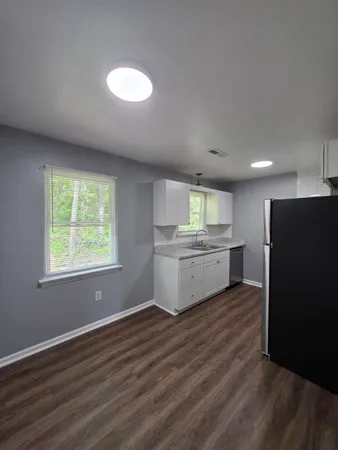 $1,295 | 2812 Vinyard Avenue Northeast, Unit 2, Roanoke, VA 24012