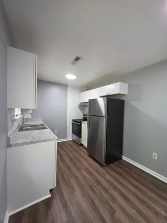 $1,295 | 2812 Vinyard Avenue Northeast, Unit 2, Roanoke, VA 24012
