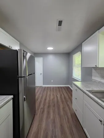 $1,295 | 2812 Vinyard Avenue Northeast, Unit 2, Roanoke, VA 24012