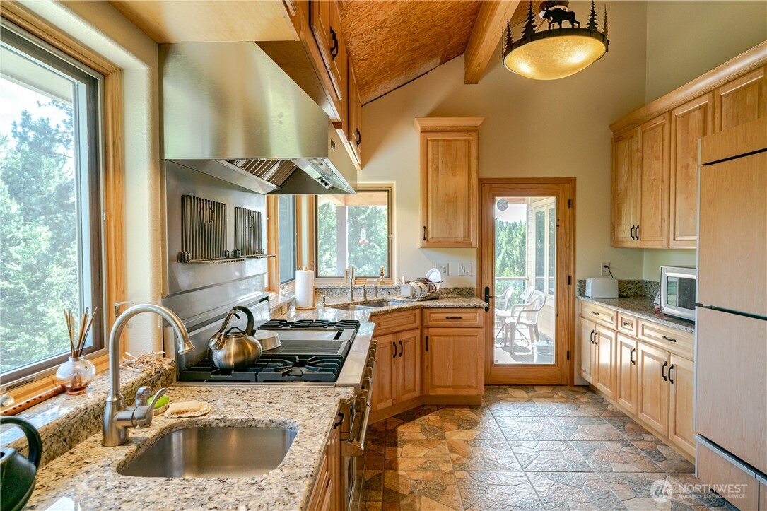 54 Spring Meadow Lane Oroville, WA 98844 - Photo 10 of 25