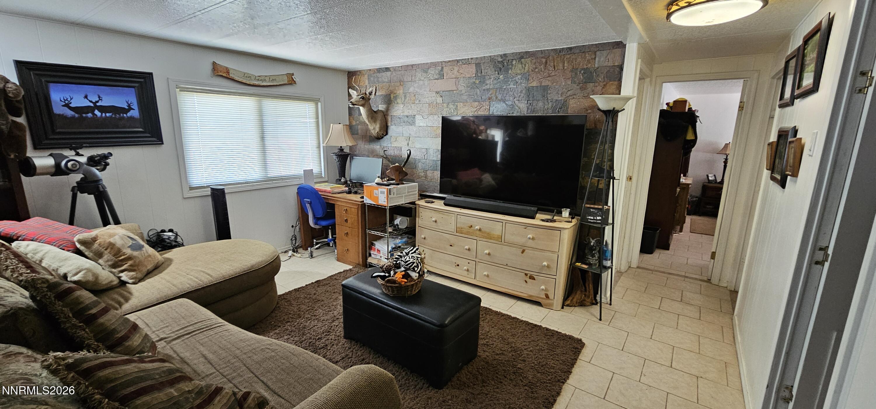 8 Buckhorn Court Kingston, NV 89310 - Photo 14 of 34 a living room with furniture and a flat screen tv