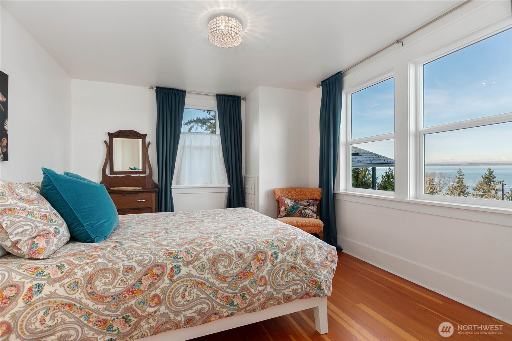 322 South Forest Street Bellingham, WA 98225 - Photo 18 of 34 a bedroom with a large bed and a window