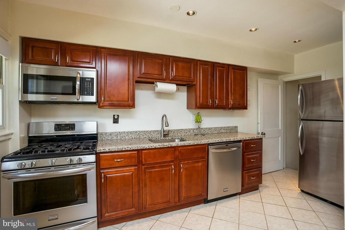 8318 Edgedale Road Baltimore, MD 21234 - Photo 11 of 30 Stainless steel appliances