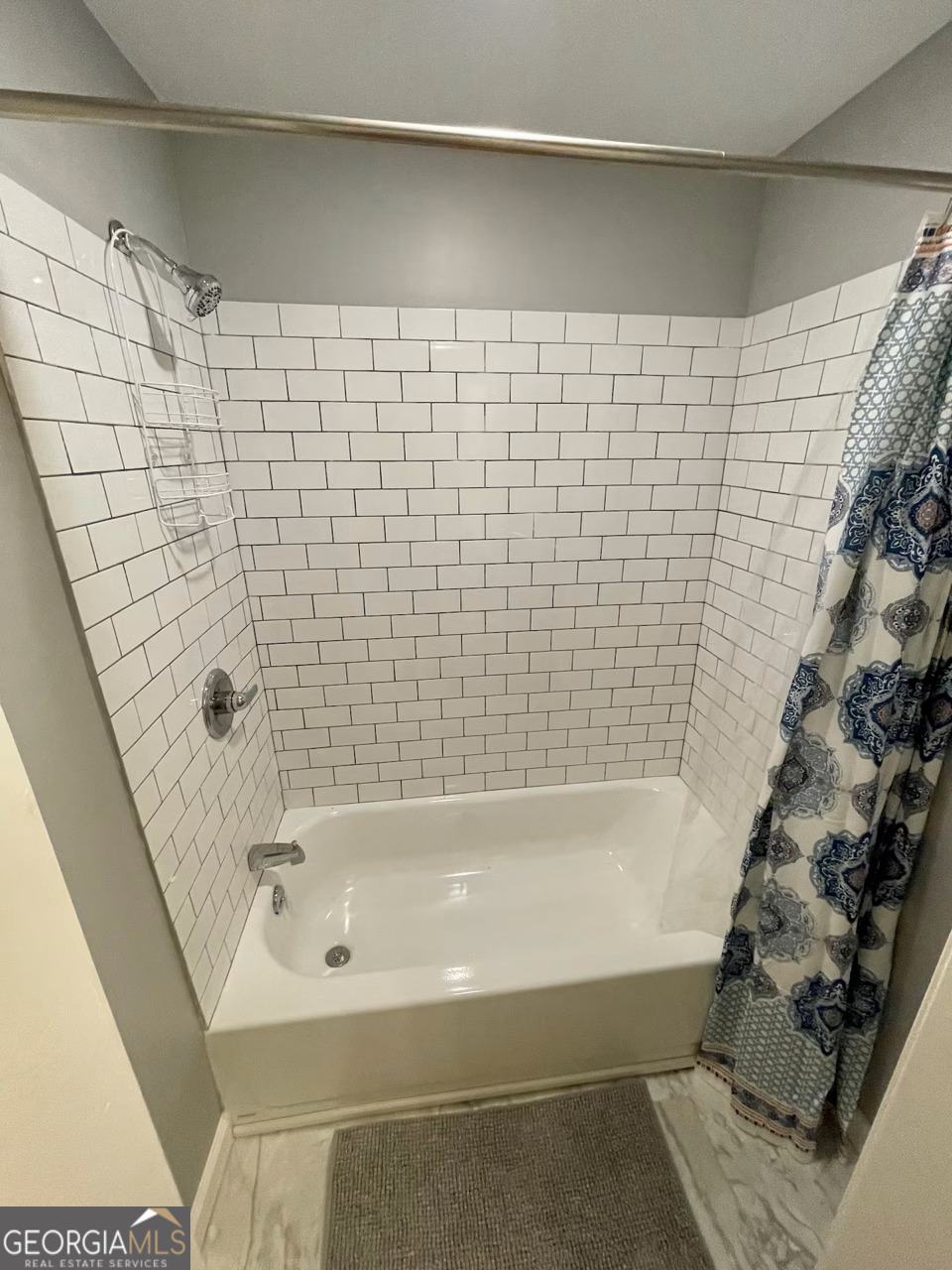 973 Barker Road Southwest Rome, GA 30165 - Photo 22 of 39 a bathroom with a bathtub