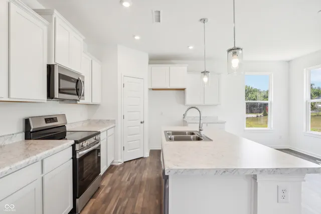 $298,999 | 1840 12 Oaks Drive, Shelbyville, IN 46176