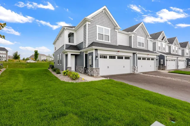 $2,895 | 9296 4th Street North, Lake Elmo, MN 55042