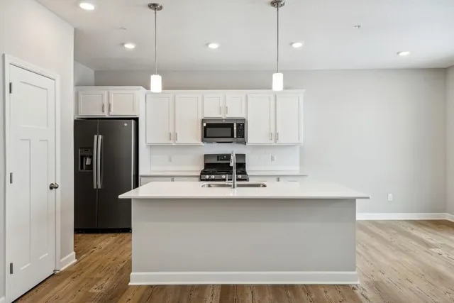 $2,895 | 9296 4th Street North, Lake Elmo, MN 55042