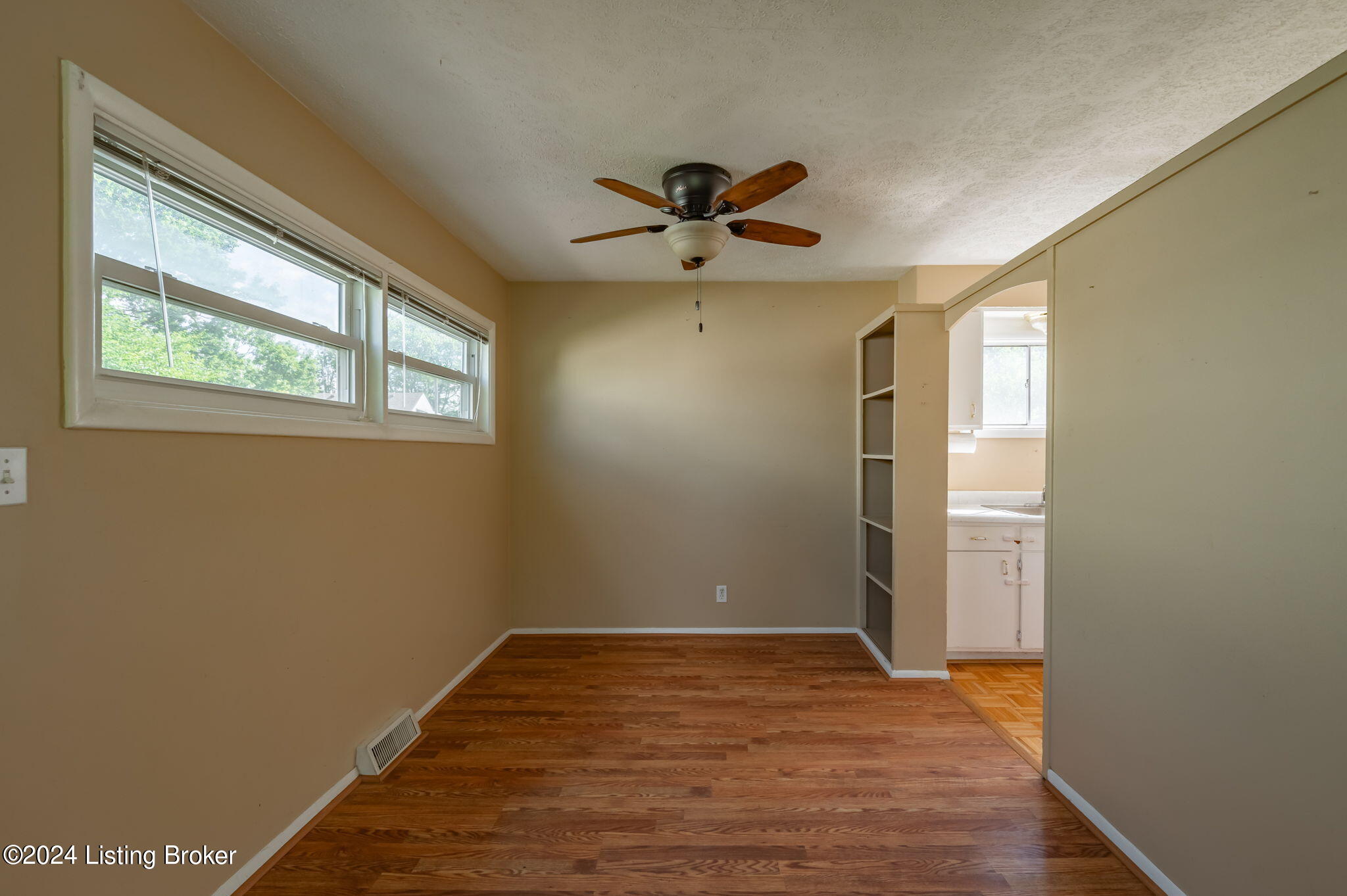 12-web-or-mls-4815-raven-rd