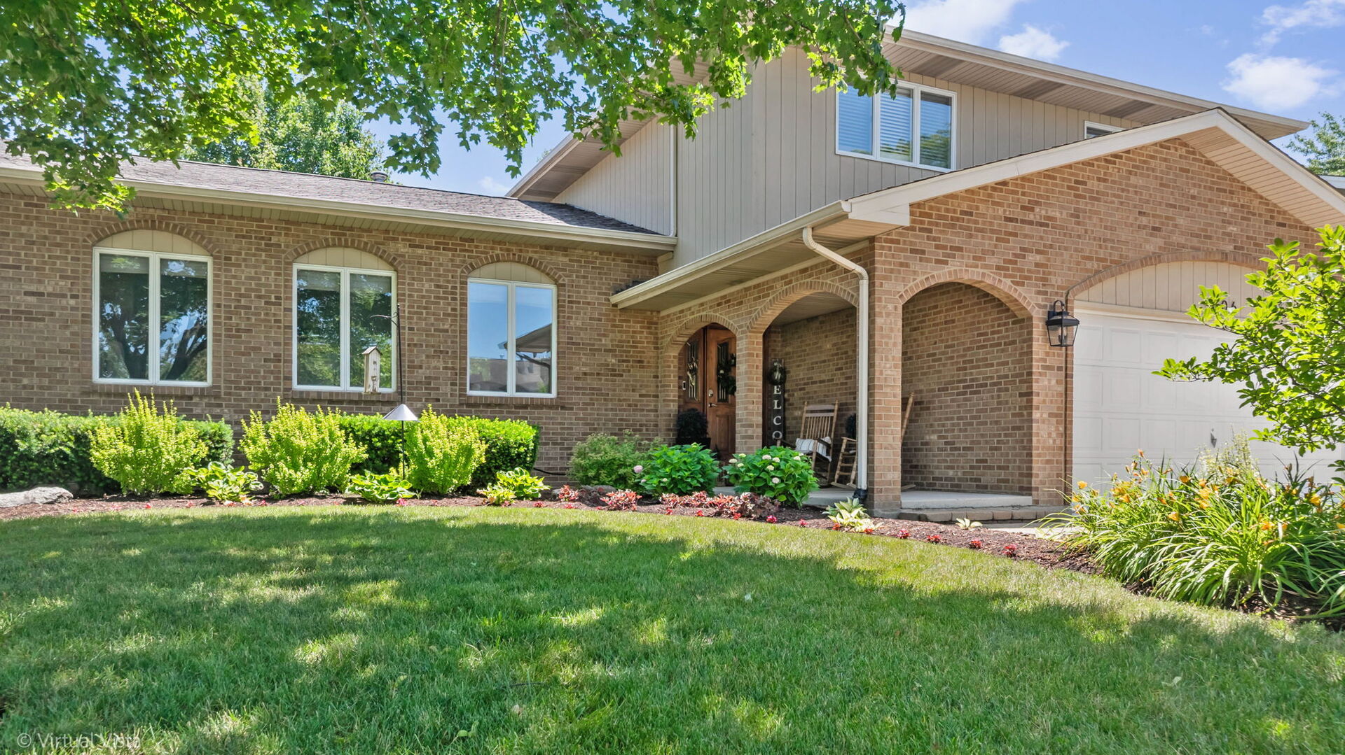 506 South Raven Road Shorewood, IL 60404 - Photo 2 of 37 a front view of a house with a garden