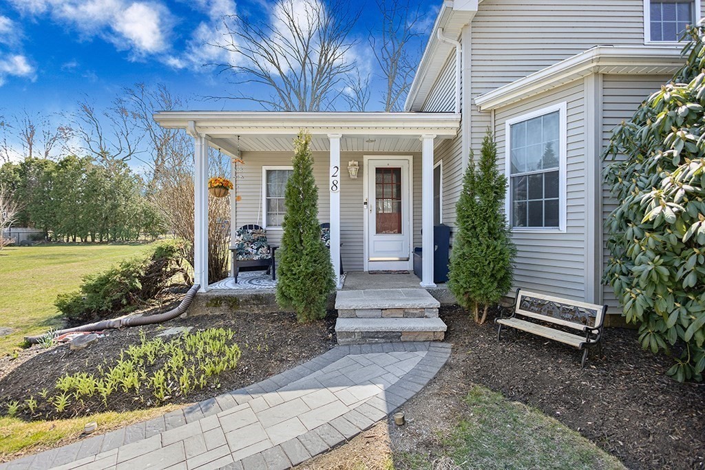 28 Deanville Road Attleboro, MA 02703 - Photo 1 of 37