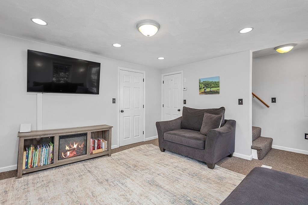 28 Deanville Road Attleboro, MA 02703 - Photo 14 of 37