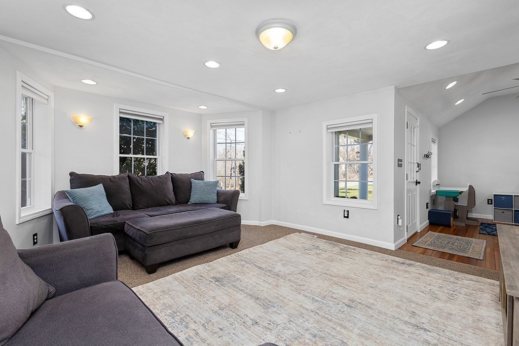 28 Deanville Road Attleboro, MA 02703 - Photo 16 of 37