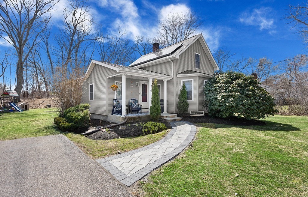 28 Deanville Road Attleboro, MA 02703 - Photo 2 of 37