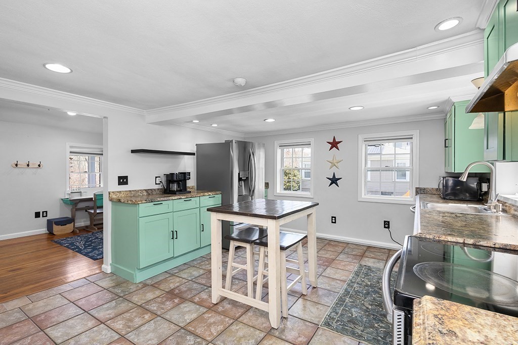 28 Deanville Road Attleboro, MA 02703 - Photo 5 of 37