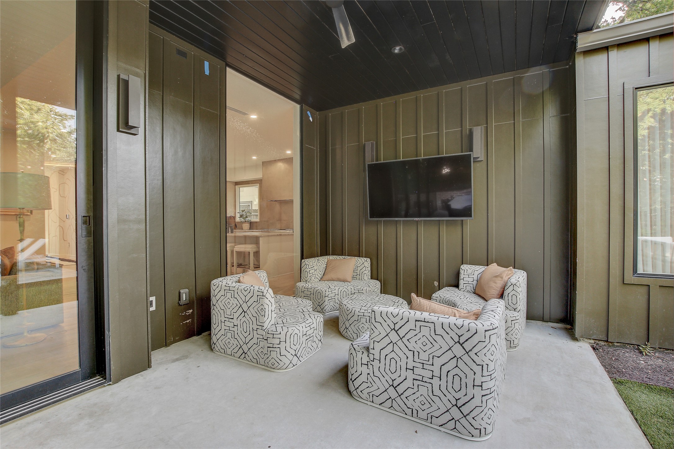 2006 Ford Street Austin, TX 78704 - Photo 38 of 40 Outdoor living room