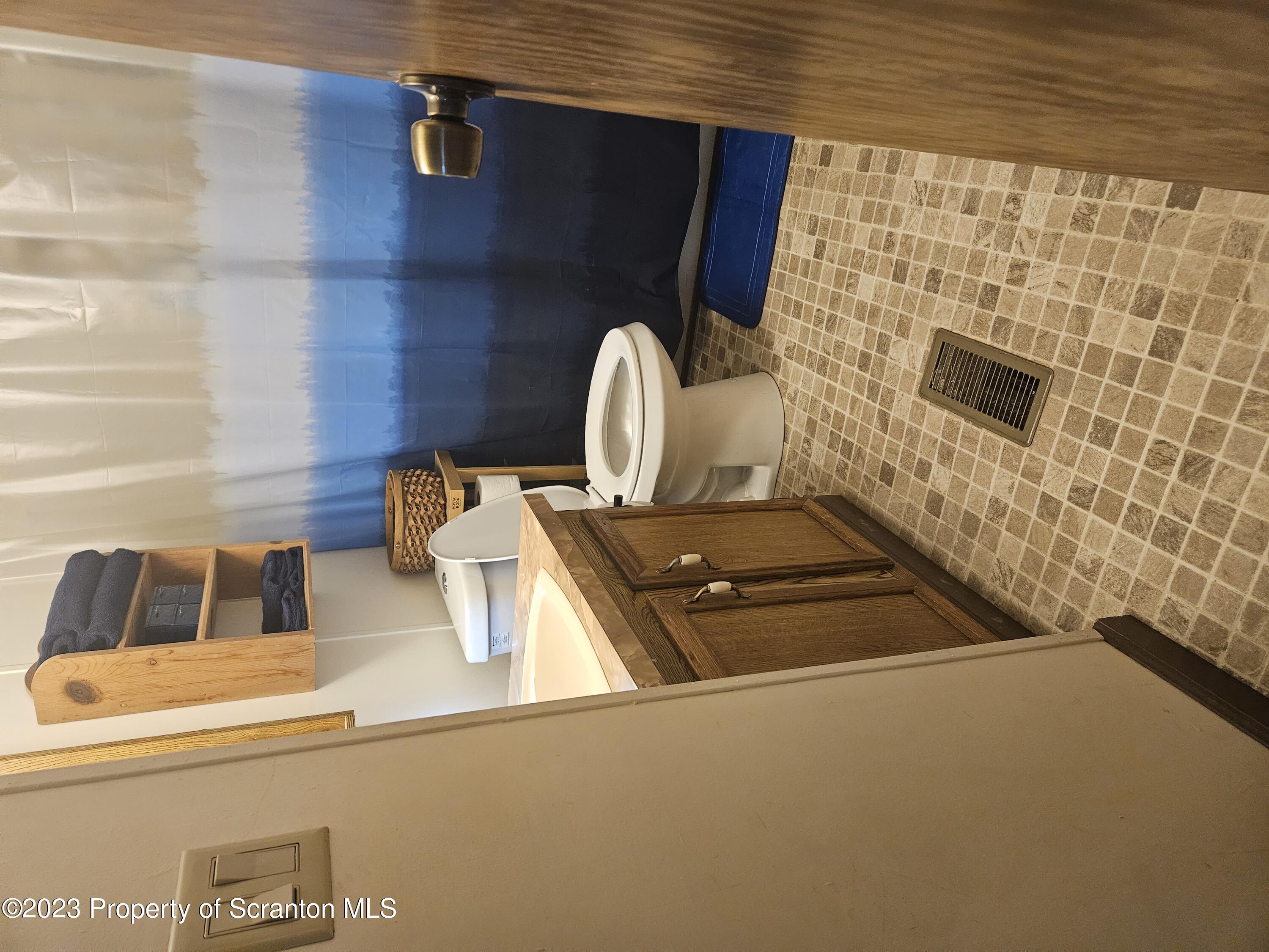 1262 Demunds Road Dallas, PA 18612 - Photo 7 of 15