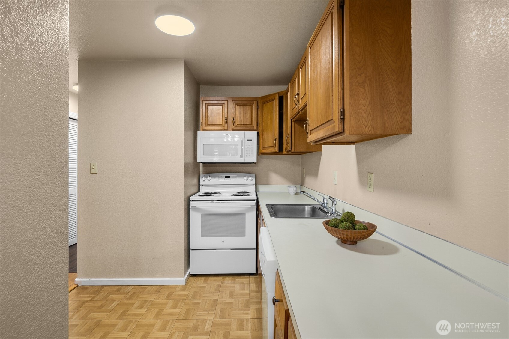 3024 Northeast 143rd Street, Unit 103 Seattle, WA 98155 - Photo 15 of 24