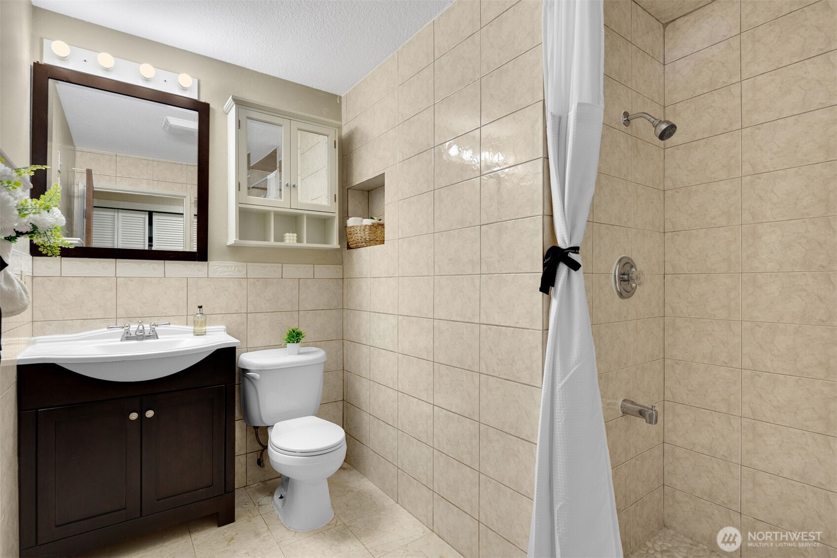 3024 Northeast 143rd Street, Unit 103 Seattle, WA 98155 - Photo 9 of 24