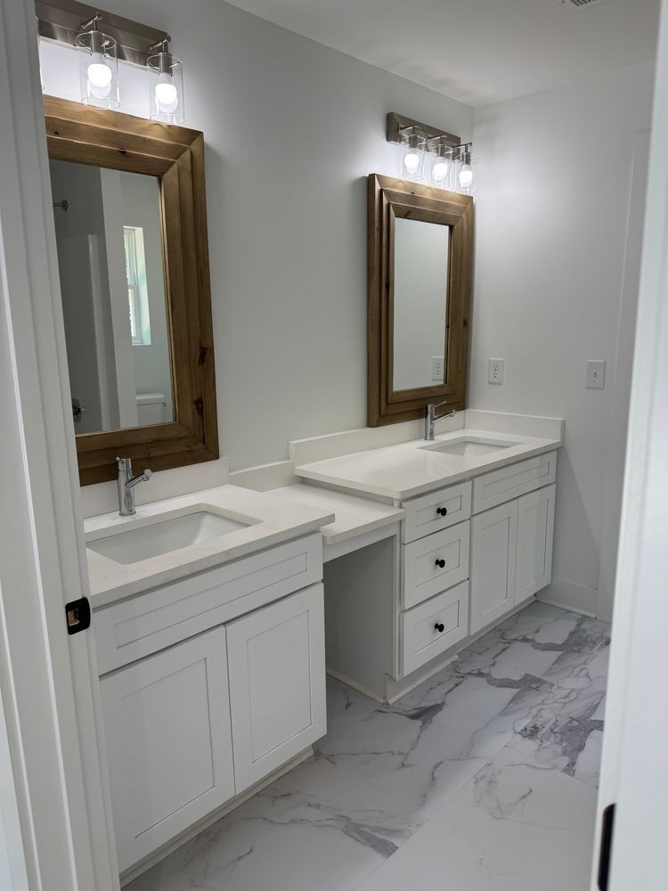 1025 Mapleash Avenue Columbia, TN 38401 - Photo 3 of 7 a bathroom with a double vanity sink and mirror
