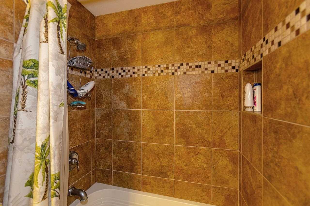 79 Molehulehu Loop Kahului, HI 96732 - Photo 19 of 29 a bathroom with a shower