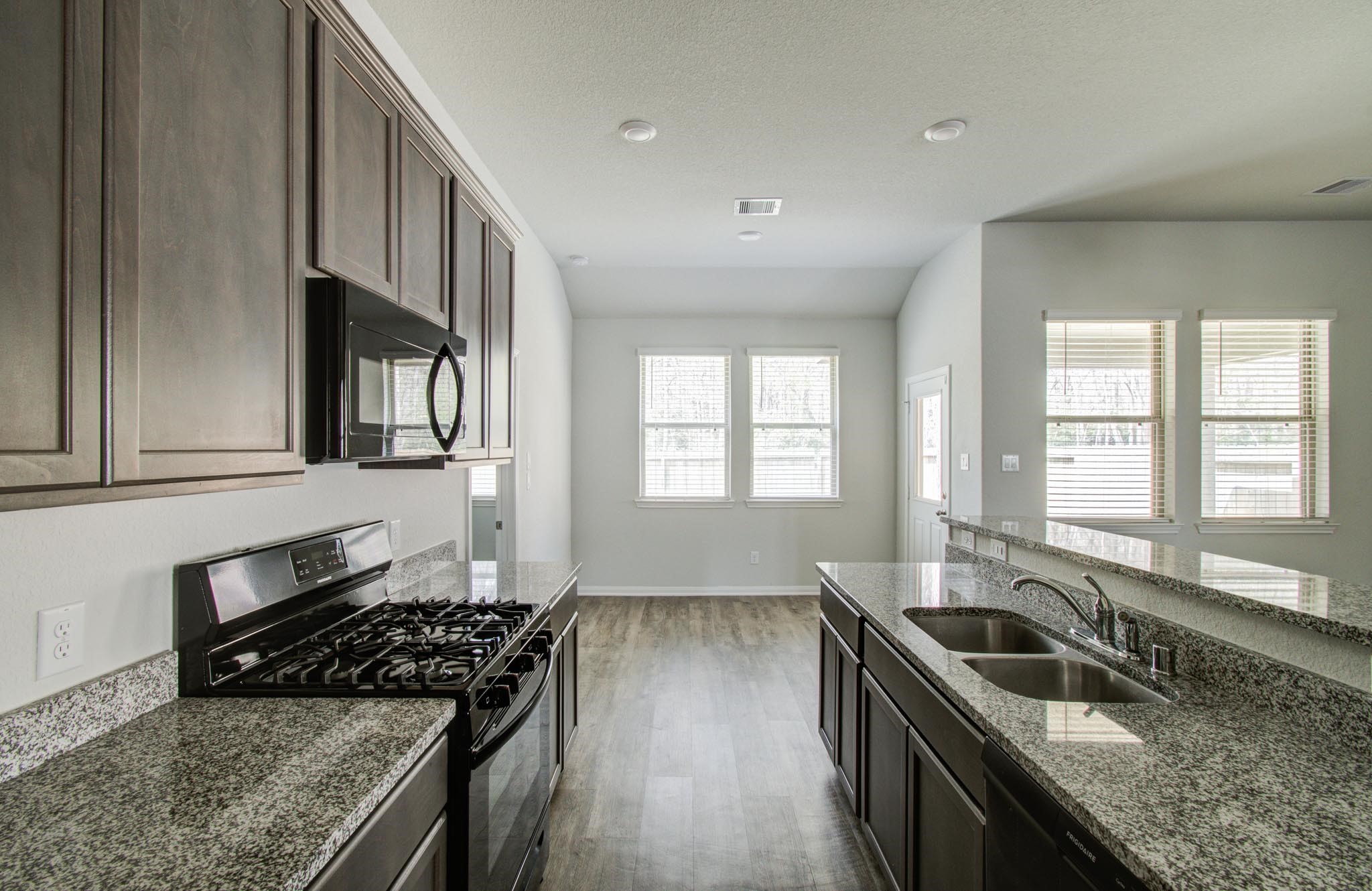 2009 Cedar Lane Conroe, TX 77301 - Photo 13 of 29 Gas range