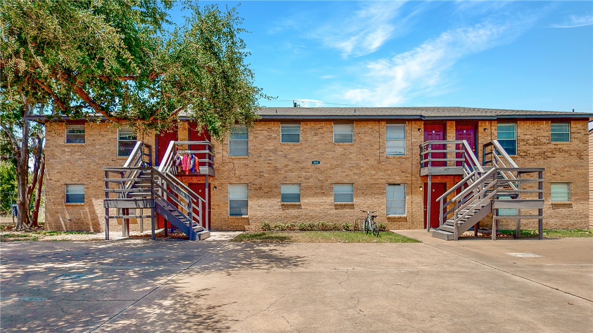 a view of a house with basketball court