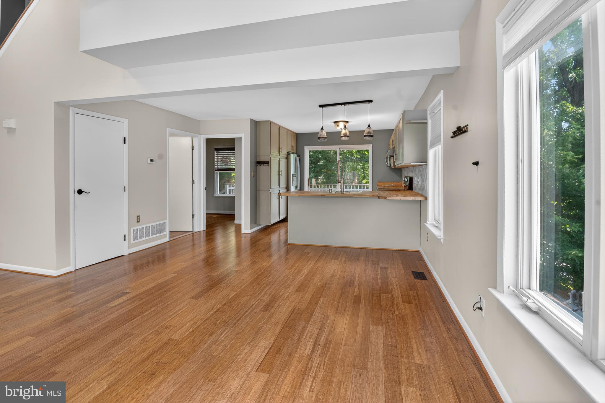 607 Overhill Drive Edgewater, MD 21037 - Photo 8 of 27 Living area