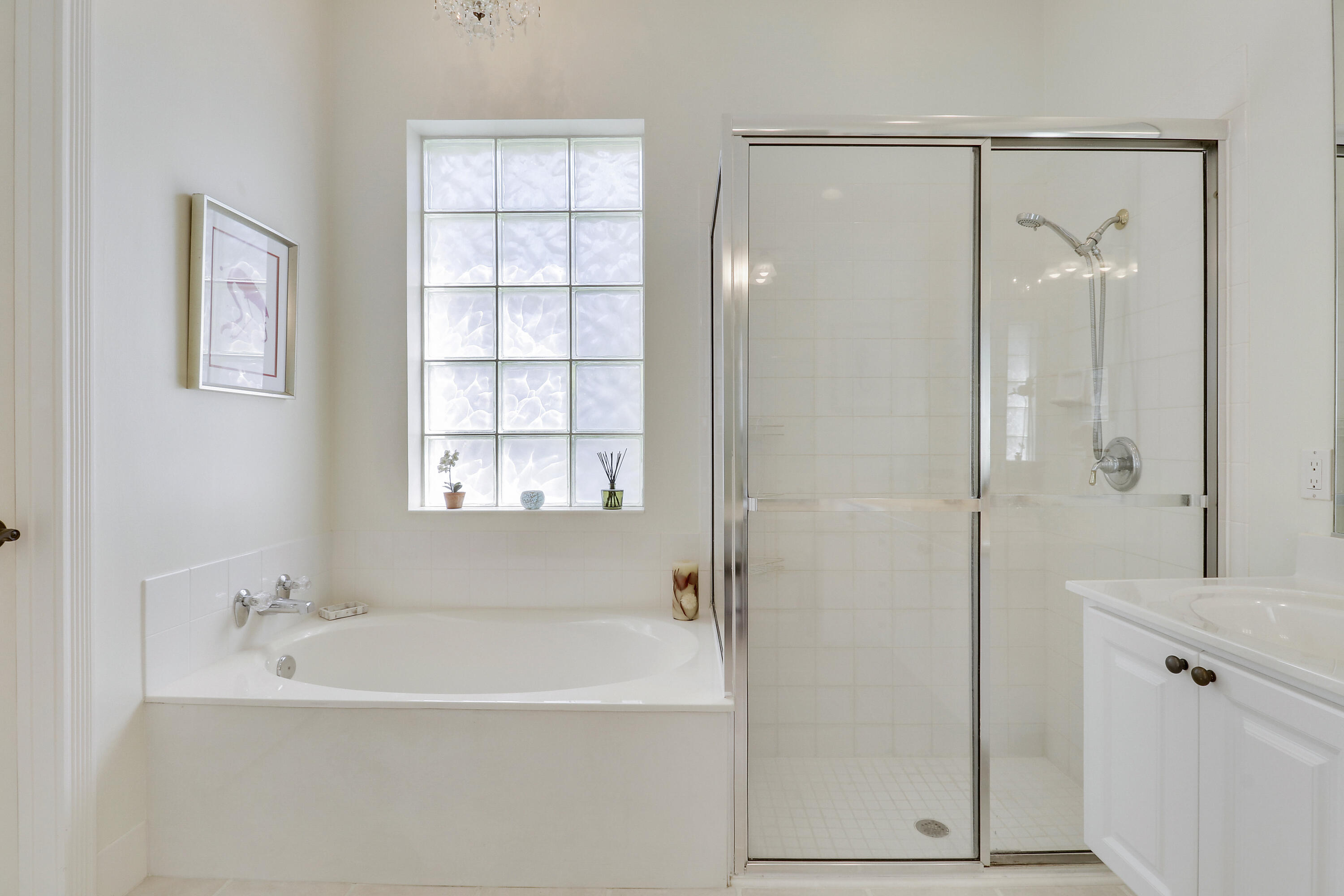 511 Sweet Bay Circle Jupiter, FL 33458 - Photo 25 of 53 Primary Bath tub and shower