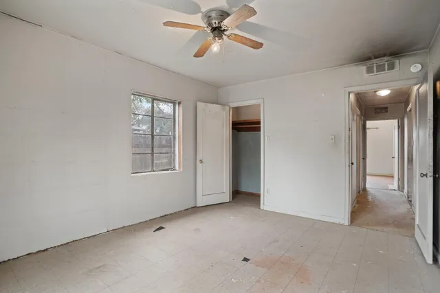 a view of a livingroom with a ceiling fan and window