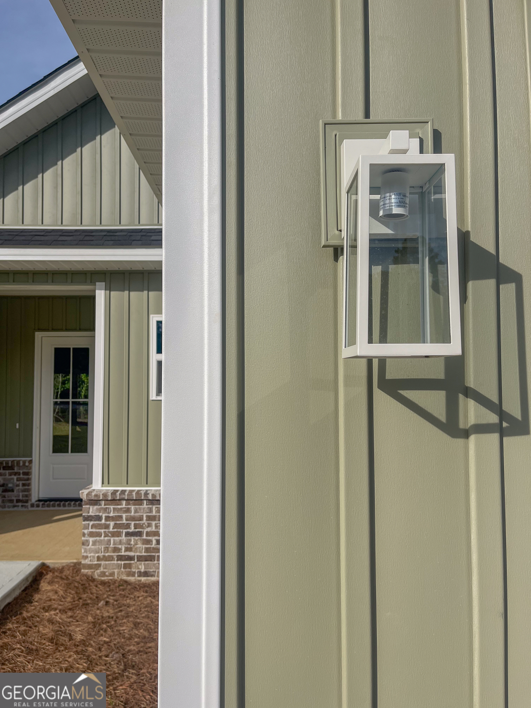 711 Flanders Lane Dublin, GA 31021 - Photo 39 of 49 a view of front door of house
